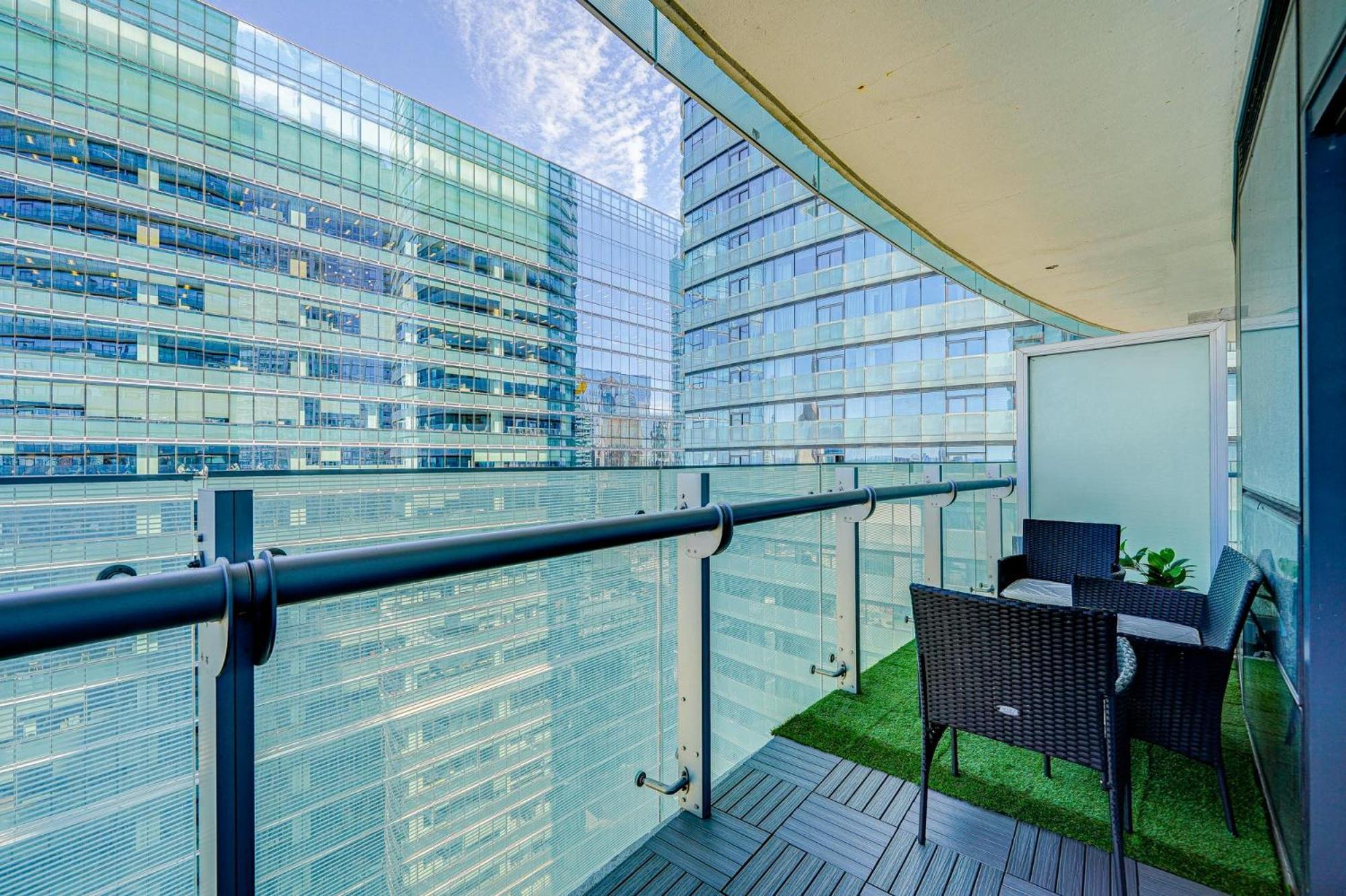 Skytree - Modern Rusty Condo Close To Union Station In Heart Of Downtown โตรอนโต ภายนอก รูปภาพ